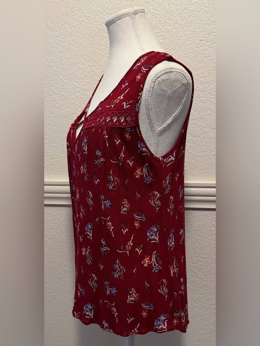 Daytrip Burgundy Floral Crisscross Crochet Lace Sleeveless Boho Top - Picture 6 of 7